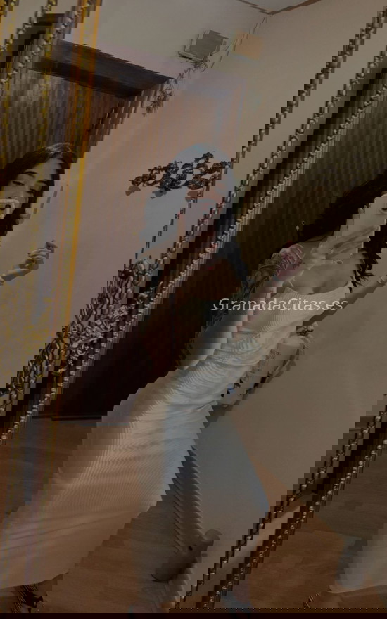 Jovencita latina estudiando. 604306839. Citas en GRANADA, GRANADA. www.granadacitas.es.