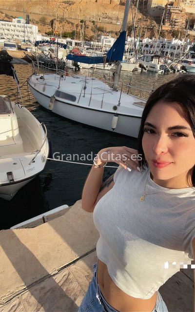 Jovencita latina estudiando. 604306839. Citas en GRANADA, GRANADA. www.granadacitas.es.