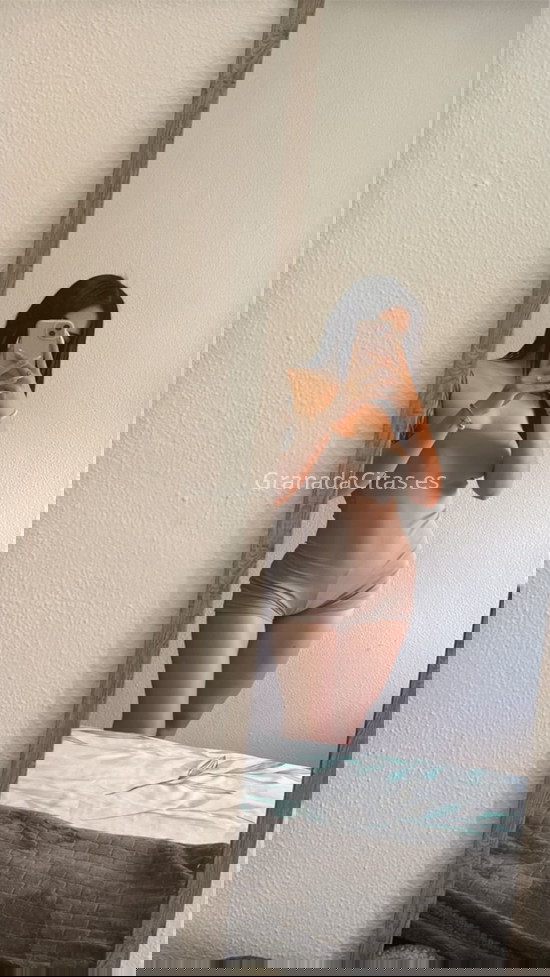 Jovencita latina estudiando. 604306839. Citas en GRANADA, GRANADA. www.granadacitas.es.