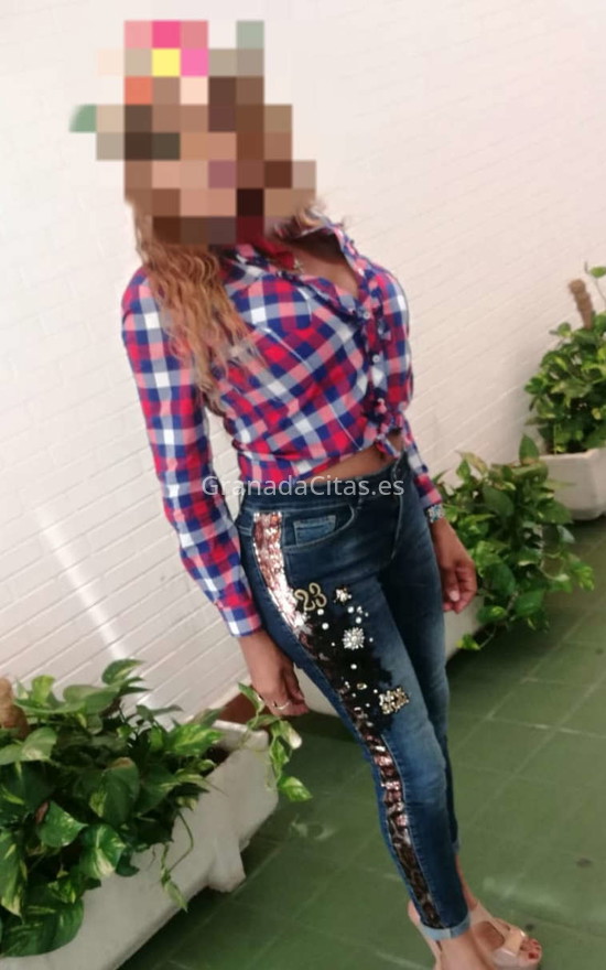 Sandra, colombiana risueña y divertida. 624330524. Citas en GRANADA, GRANADA. www.granadacitas.es.